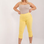 Žlté trojštvrťové nohavice aj pre moletky s vyšším pásom, zipsami a rozparkami