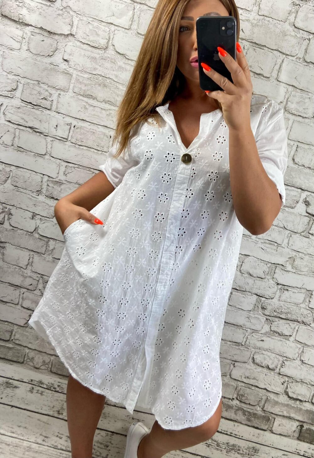 Biela bavlnená tunika/šaty s madeirou vpredu, trojštvrťovým rukávom a hladkou zadnou stranou, vhodná ako šaty aj tunika pre veľkosti 44 až 48.