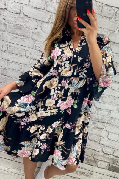 Viskózové čierne šaty s orientálnym vzorom, prestrihom pod prsiami a spodným volánom, 3/4 rukáv