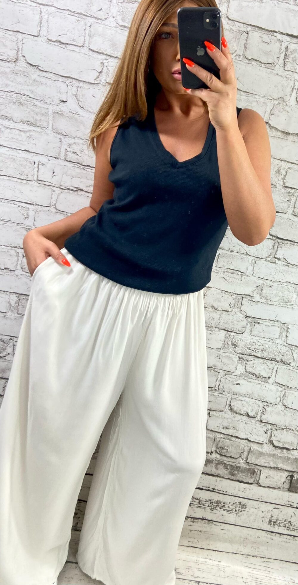 Dlhé béžové nohavice s elastickým pásom a vreckami pre moletky, vhodné pre vyššie postavy