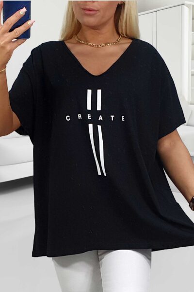 Čierne tričko s výstrihom do V a potlačou CREATE, oversized strih pre moletky, pohodlný každodenný kúsok.