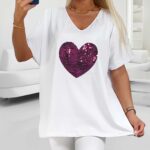 Biele voľné tričko s flitrovaným fialovým srdcom pre moletky
