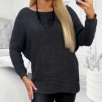 Tmavosivý sveter pre moletky s raglánovými rukávmi a náhrdelníkom, dĺžka 71 cm