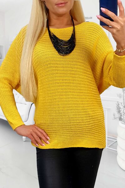 Žltý mäkký sveter s raglánovými rukávmi, dĺžka 71 cm.