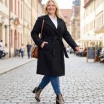 Plus size čierny flaušový kabát s dvojradovým zapínaním, podšívkou a opaskom