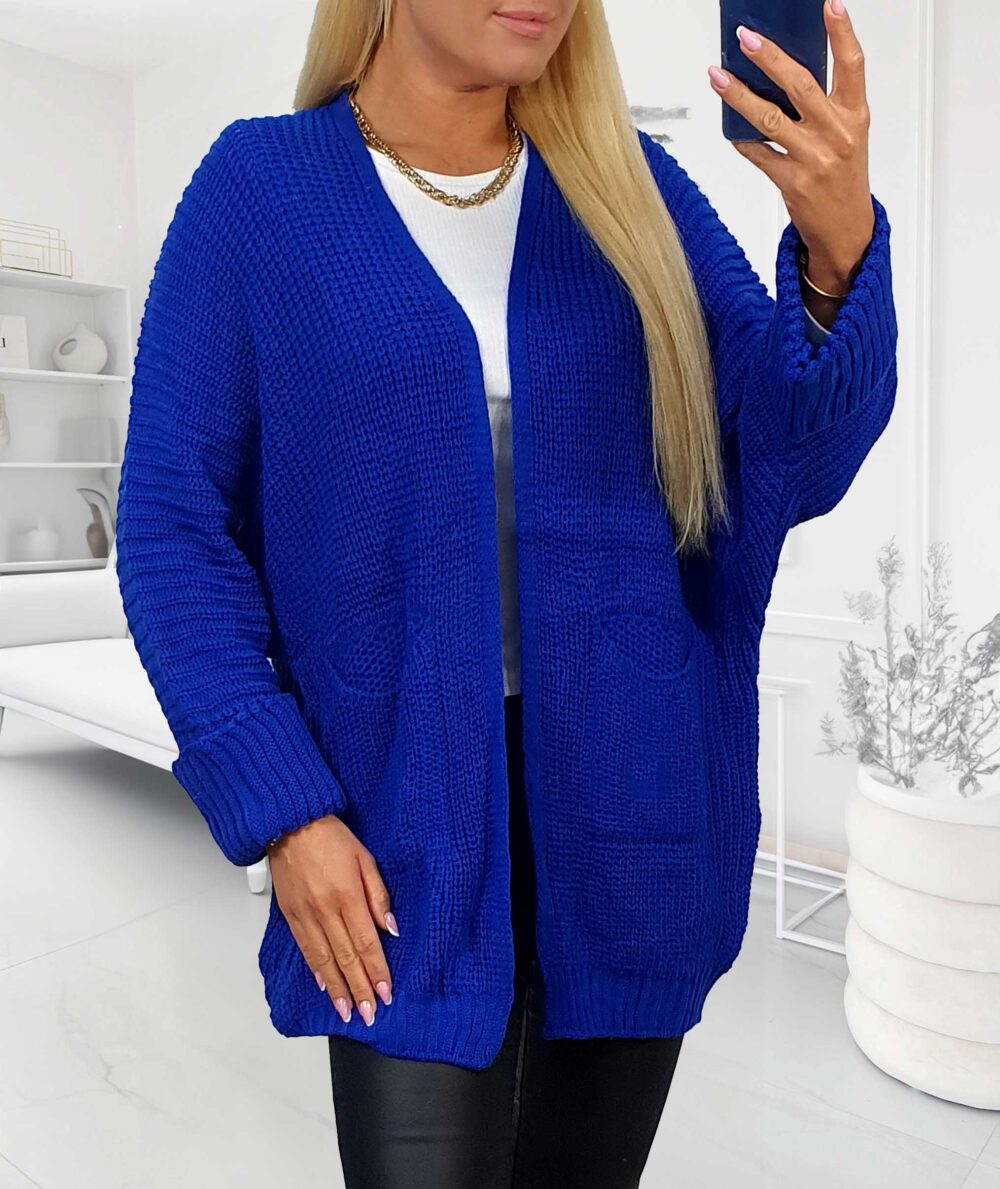 kráľovsky modrý pletený kardigán pre moletky s vreckami, otvoreným strihom a dĺžkou 74 cm