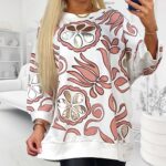 Biela mikina pre moletky s lososovo-zlatým vzorom, okrúhlym výstrihom, 3/4 rukávmi s patentmi a spodným lemom s rozparkami