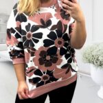 Plus size bavlnená mikina pre moletky s kvetinovým vzorom v ružovo-hnedých tónoch a jemnými kovovými kamienkami