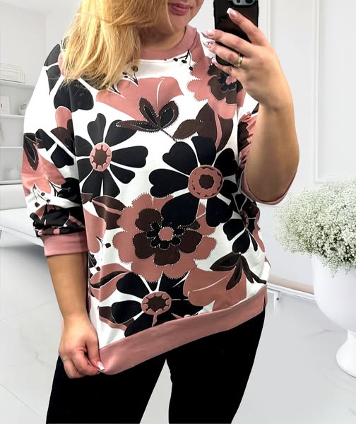 Plus size bavlnená mikina pre moletky s kvetinovým vzorom v ružovo-hnedých tónoch a jemnými kovovými kamienkami