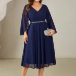 Plus size tmavomodré šifónové midi šaty s V-výstrihom, voľnými rukávmi, štrasovým pásom a splývavou sukňou, elegantné spoločenské šaty.