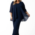 Plus size tmavomodrý šifónový komplet s dvojvrstvovou tunikou a širokými nohavicami, spoločenský model až do veľkosti 58.