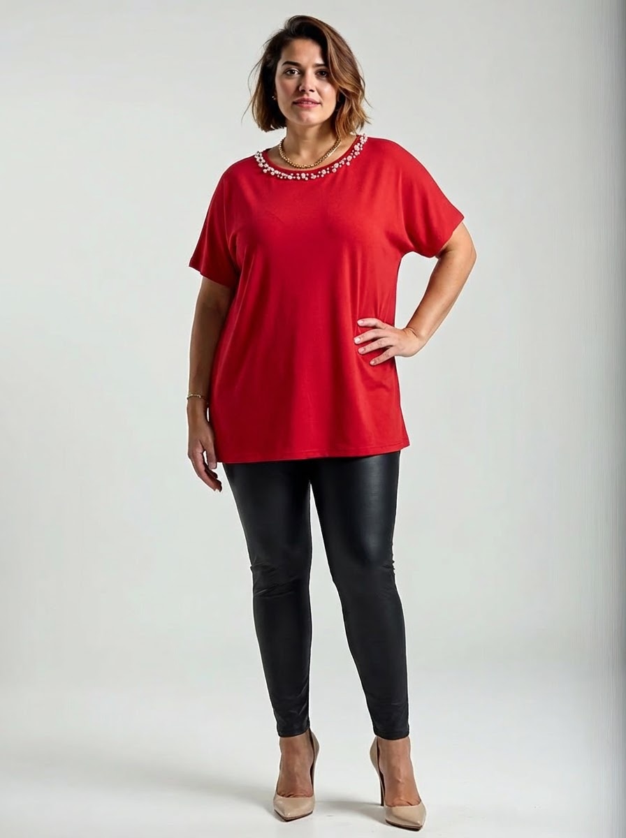 Plus size červený top s perlovým zdobením pri výstrihu