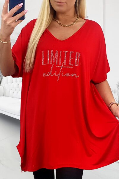 Červená plus size tunika s výstrihom do V a kamienkovým nápisom Limited edition