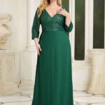 smaragdové dlhé spoločenské šaty s flitrovým živôtikom a splývavou sukňou.