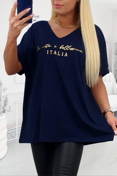 Tričko so zlatým nápisom v nadmernej veľkosti tmavomodré