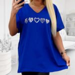 Kráľovsky modré plus size tričko so striebornými srdiečkami na prednej strane