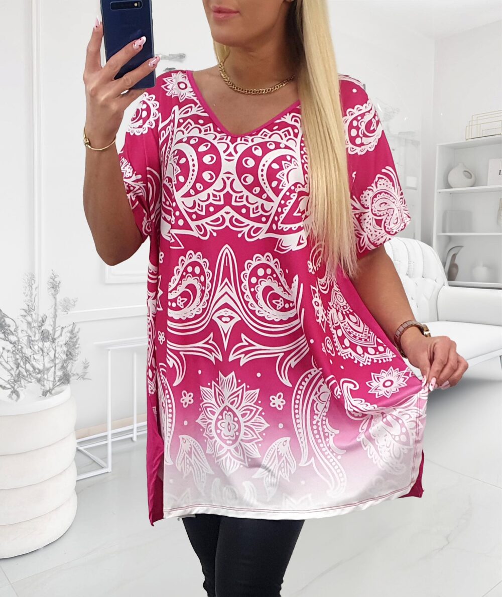 Plus size tunika s ružovou ornamentovou potlačou a výstrihom do V