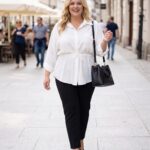 Krémová plus size košeľa so skrytým zapínaním, viazaním v páse, voľný strih, 3/4 rukávy