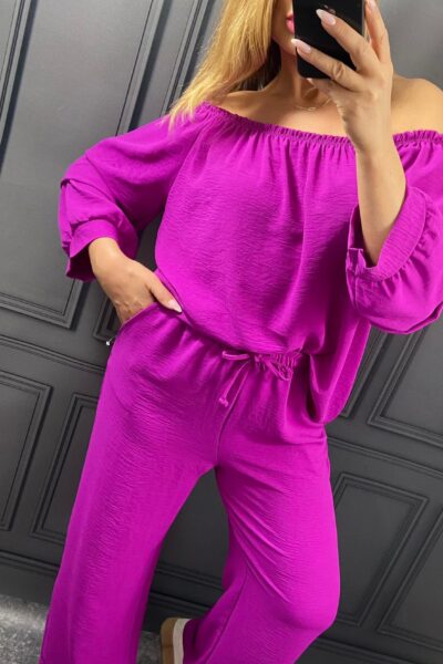 fuksiový dvojdielny komplet – top s odhalenými ramenami a rukávmi po lakte, široké dlhé nohavice s vreckami