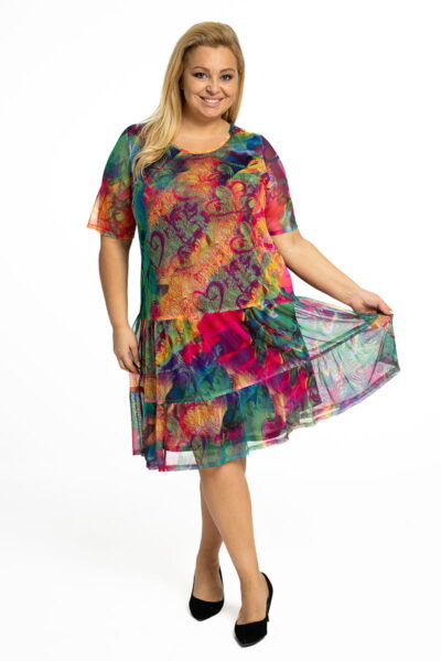 Farebné plus size šaty zo sieťoviny s vrstvenou sukňou a krátkym rukávom