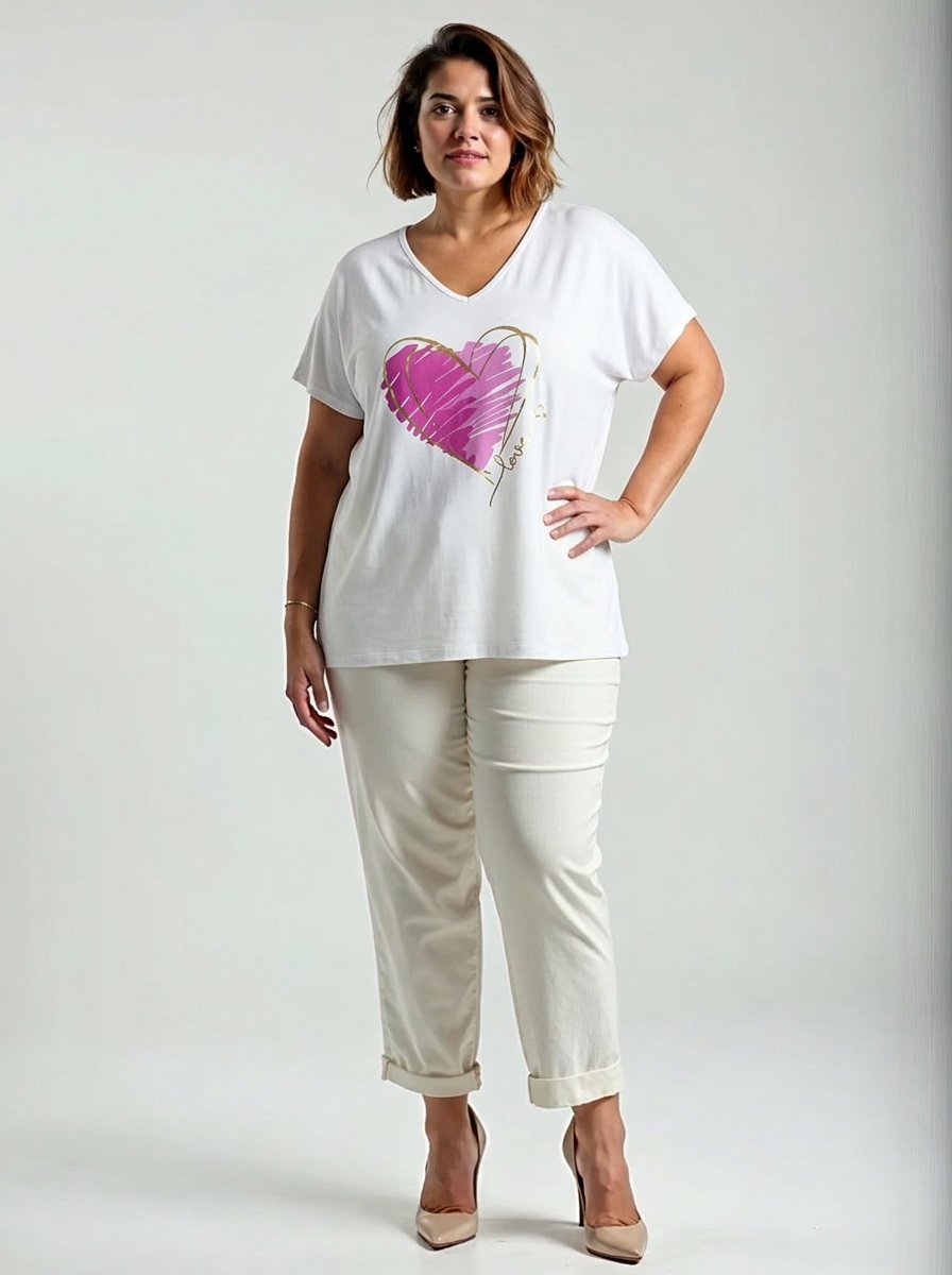 Biele plus size tričko s ružovým srdcom a zlatým nápisom love, výstrih do V, voľný strih