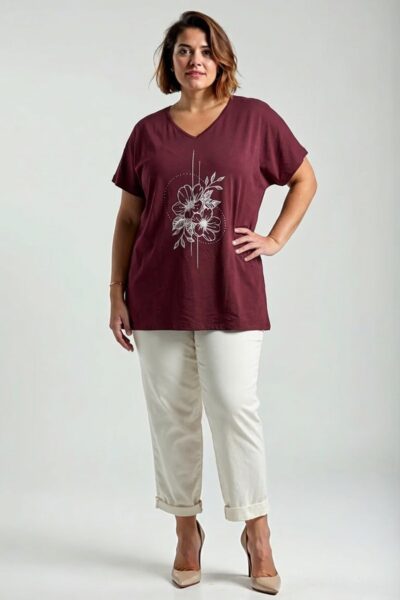 Vínové plus size tričko s kvetinovým motívom, výstrih do V, voľný strih