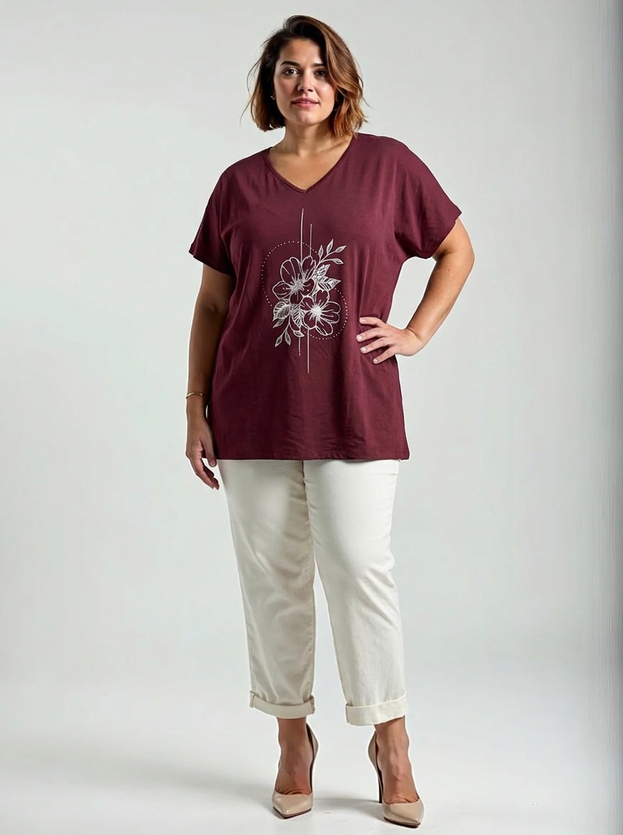 Vínové plus size tričko s kvetinovým motívom, výstrih do V, voľný strih