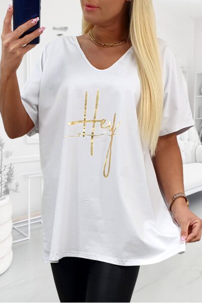 Biele tričko s krátkym rukávom a zlatým nápisom Hey, V výstrih