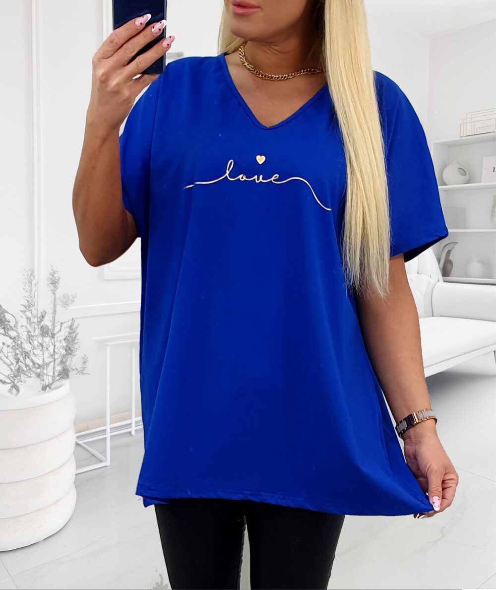 Kráľovsky modré plus size tričko s véčkovým výstrihom a nápisom love so srdiečkom