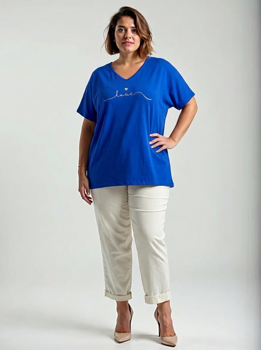 Kráľovsky modré plus size tričko s véčkovým výstrihom a nápisom love so srdiečkom