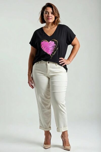 Čierne plus size tričko s ružovým srdcom a zlatým nápisom love, výstrih do V, voľný strih