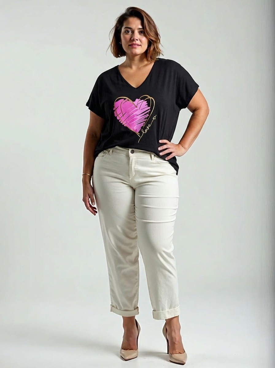 Čierne plus size tričko s ružovým srdcom a zlatým nápisom love, výstrih do V, voľný strih