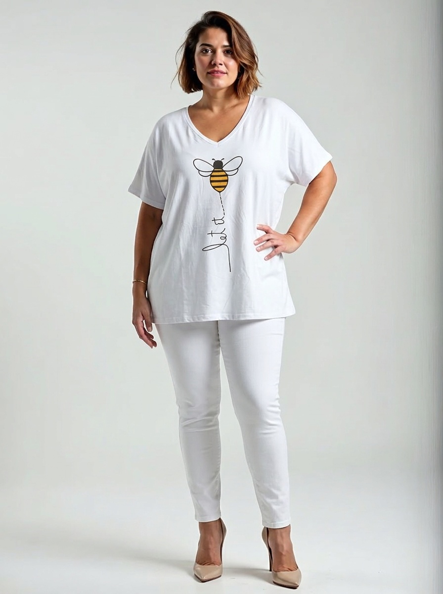 Biele bavlnené plus size tričko s véčkovým výstrihom a potlačou včely s nápisom let it