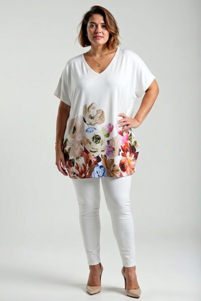Tunika s výraznou kvetinovou potlačou v spodnej časti, krátke rukávy, V výstrih, kombinácia polyesteru a viskózy