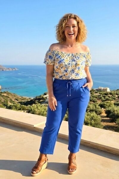 Plus size modré bavlnené nohavice s elastickým pásom, šnúrkou a vreckami.