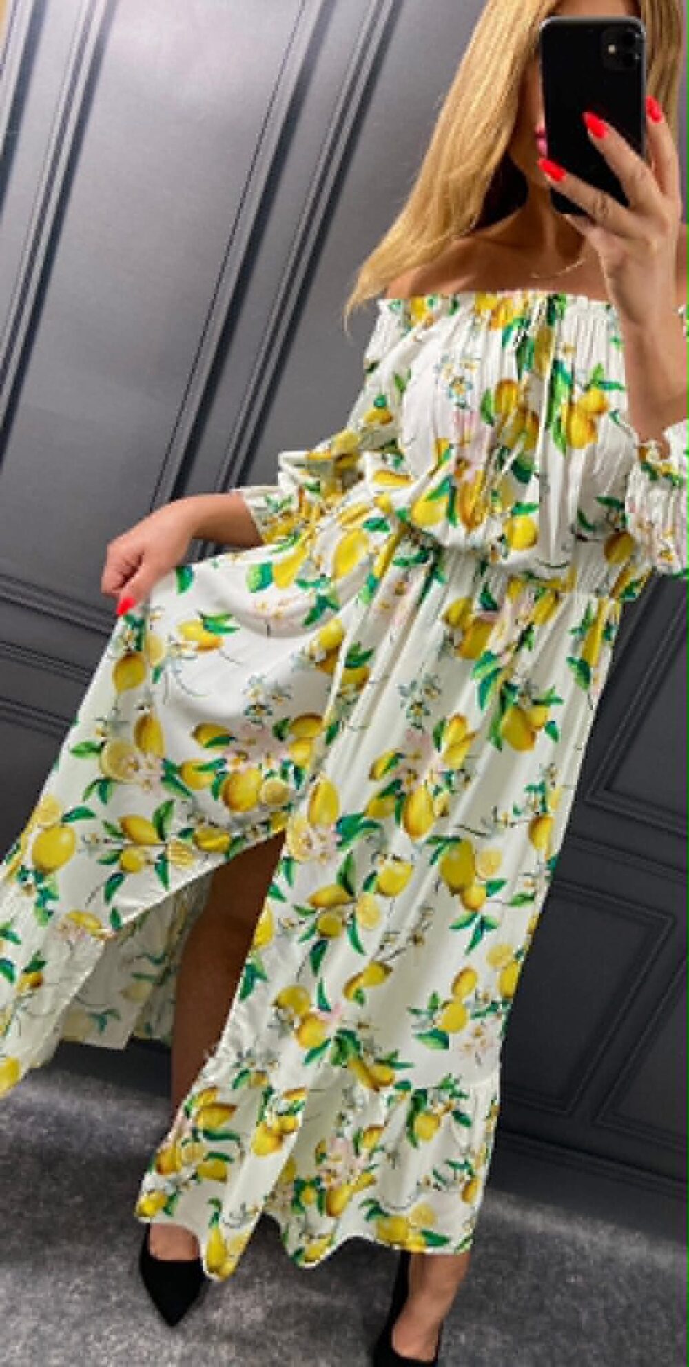 Dlhé krémové viskózové plus size šaty s citrónovou potlačou, Carmen výstrihom, elastickým pásom a rozparkom.