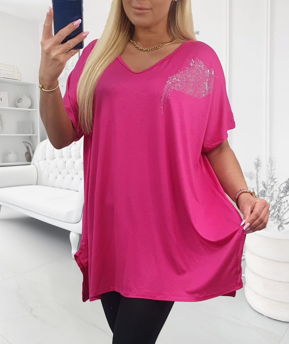 Fuksiová plus size viskózová tunika s krátkymi netopierimi rukávmi a aplikáciou trblietavého listu.