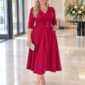 Plus size elegantné spoločenské šaty s prackou a áčkovou sukňou vo vínovočervenej farbe