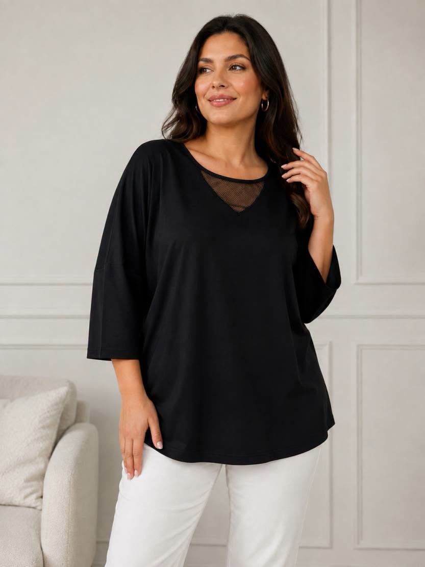 Čierna plus size tunika s voľným strihom a ozdobnou sieťovinou vo výstrihu